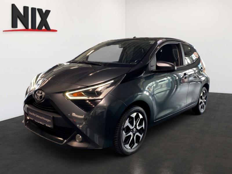 TOYOTA  AYGO x-play club KAMERA,